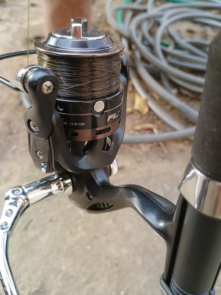 Спининг въдица Shimano с макара FL