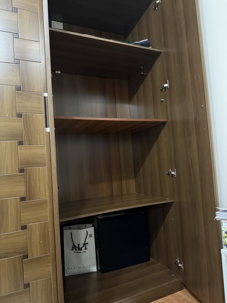 Продам распашной шкаф