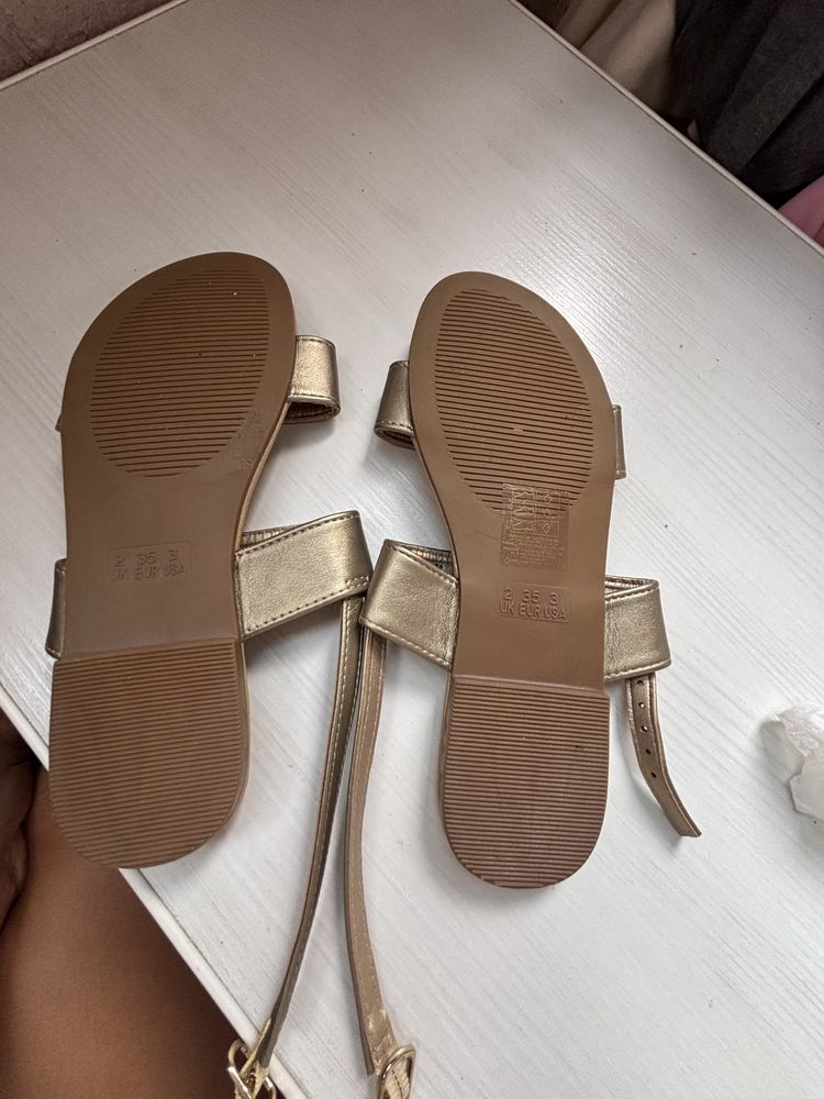 Нови сандали PRIMARK бежови