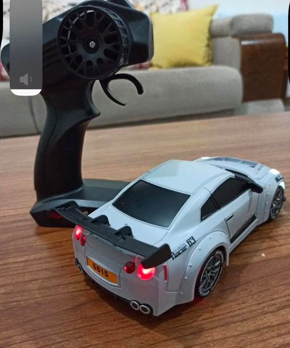 Masina oentru Drift cu telecomandă noua sigilata