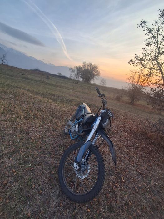 Мотоцикл эндуро 300куб.см