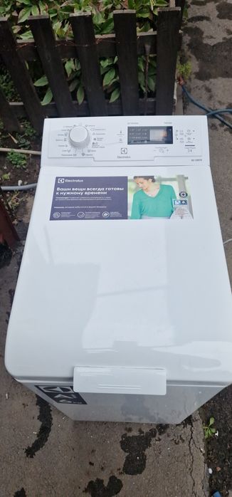 Стиральная машинка вертикальня загрузка Electrolux EWT1264ILW.