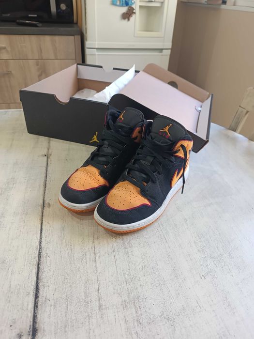 Air jordan 1 mid yellow and black