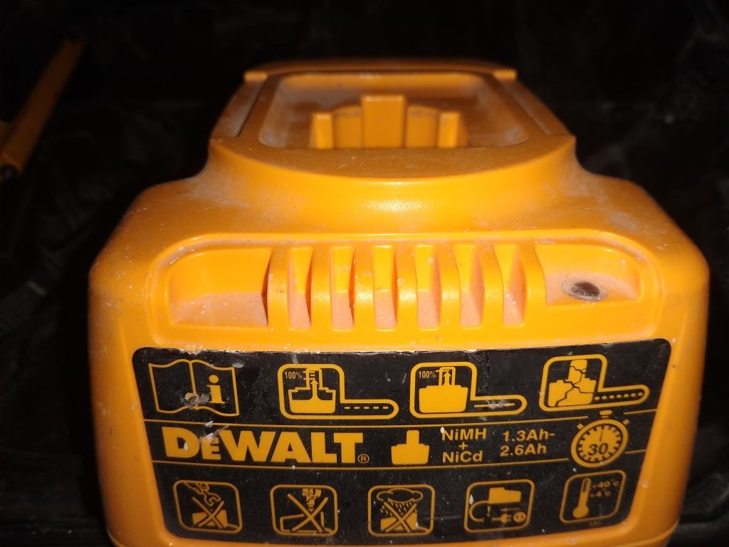 Dewalt masina gaurit fara baterie.