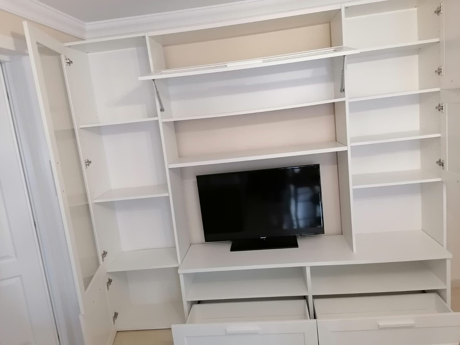 Vând mobila că noua