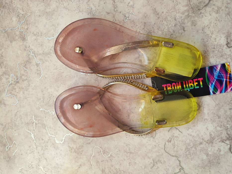 Сланцы женские новые