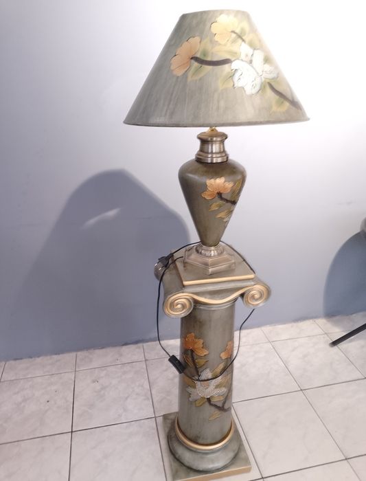 Lampa de podea decorativa