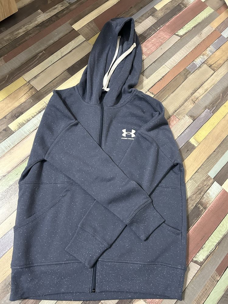 Две горници Under Armour