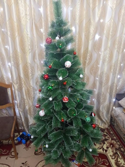новогодняя ёлка со снегом на ветках и без, высота 180 см