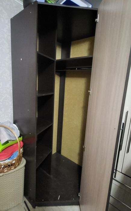 Шкаф угловой. Срочно