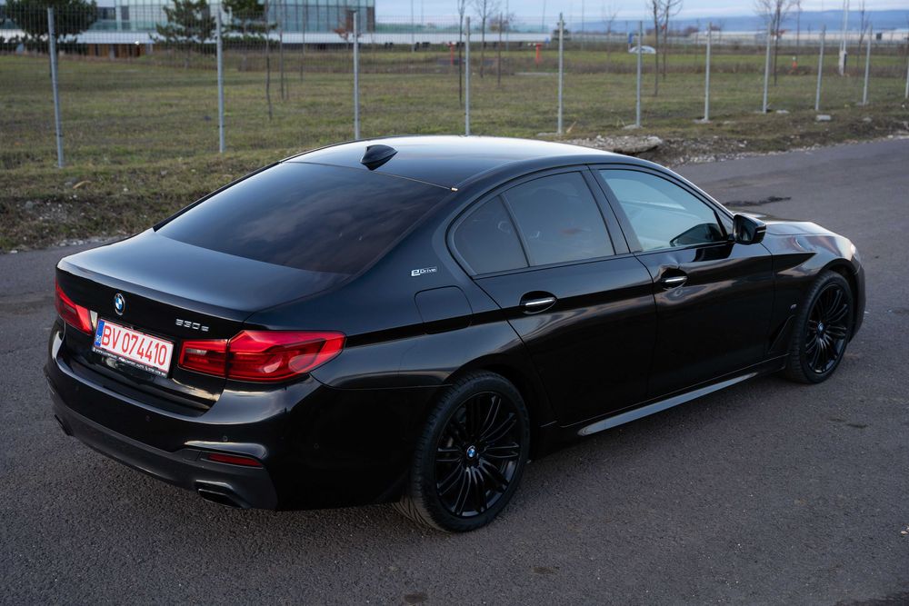 BMW Seria 5 G30 530e 252cp Pachet M, LED, 360, Head Up, Frane M, R19