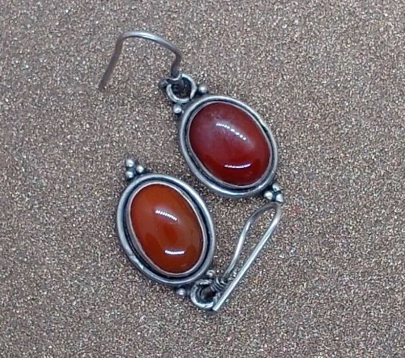 Cercei din argint cu agat roșu (carnelian), pe cârlig