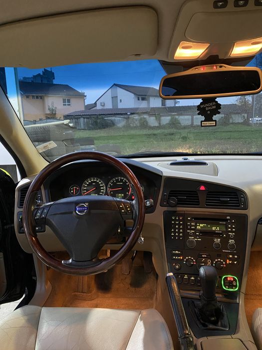 Volvo S60 2.4 Benzină 140 CP – 2004, cutie manuală