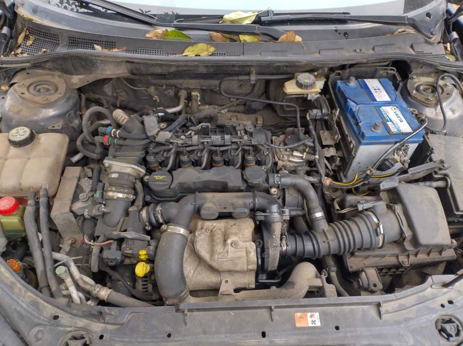 OCAZIE!Vand MAZDA 3-1,5 tdi-Portiere, stalp, aripa spate, avariate