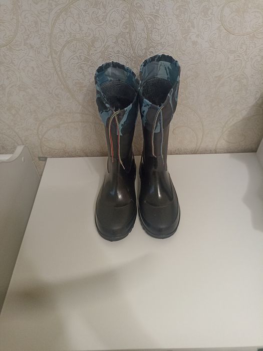 Продам резиновые сапоги