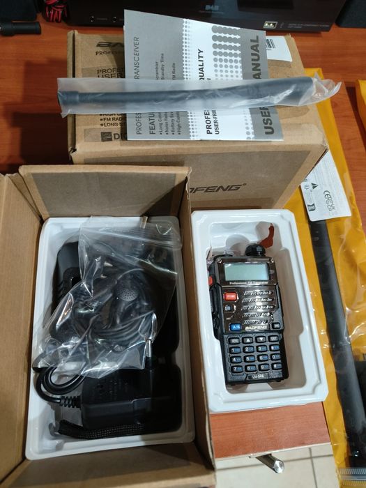 Stații walkie-talkie noi, brand Baofeng.