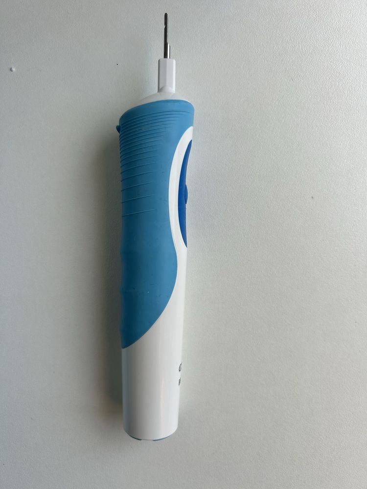 Електрическа четка за зъби Oral B