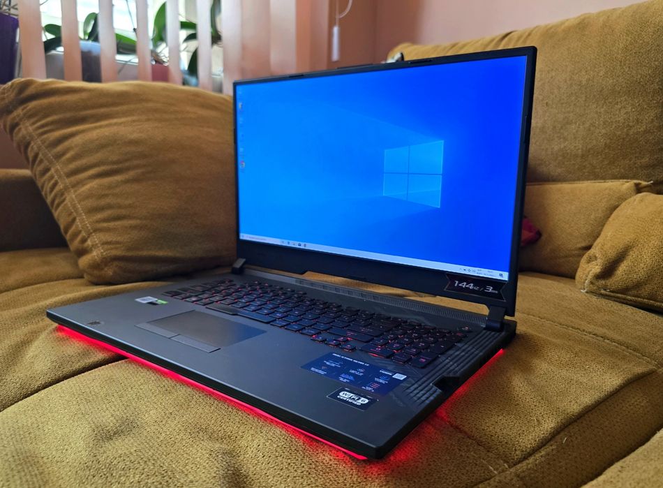 Лаптоп ASUS ROG Strix SCAR 17.3" (i7-10875h, RTX 2060 6GB)