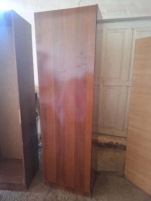 Shkaf sotiladi 400ming yana kelishiladi