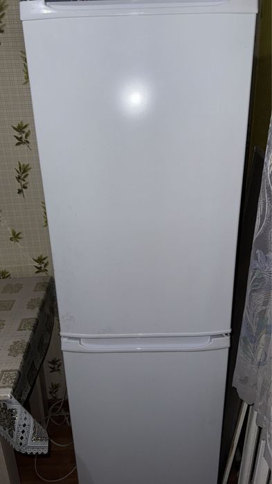 Холодильник рабочий, в хорошим состоянии