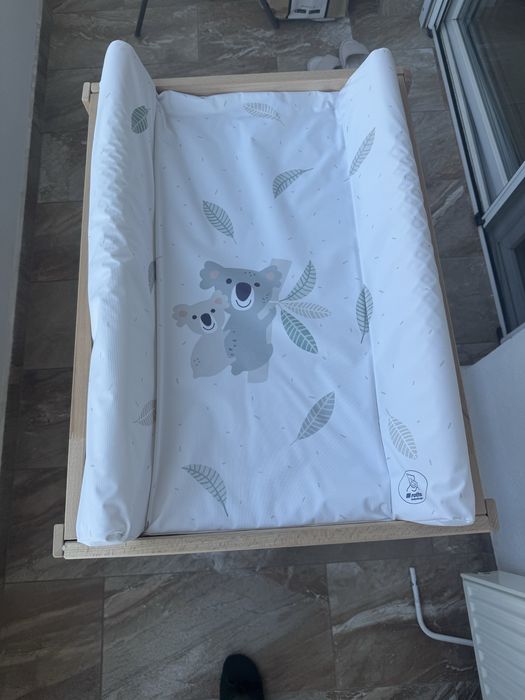 Masa de infasat ikea + suport din spuma pentru schimbat