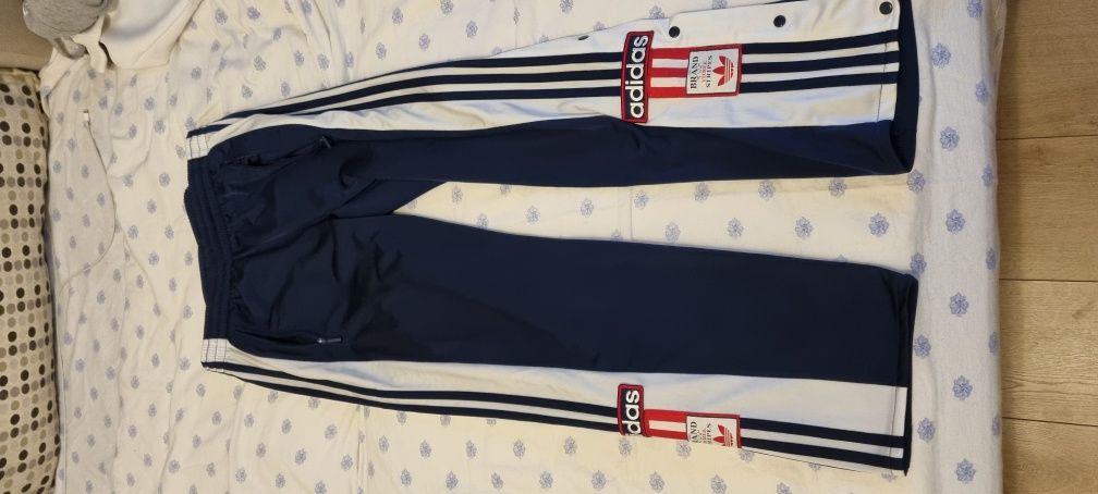 Pantaloni adidas cu capse