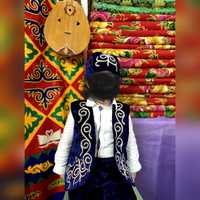 Казахский национальный костюм на мальчика 4-5 лет.