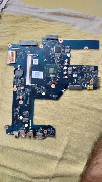 Лаптоп hp 15-r255nu За часи изгорял процесор