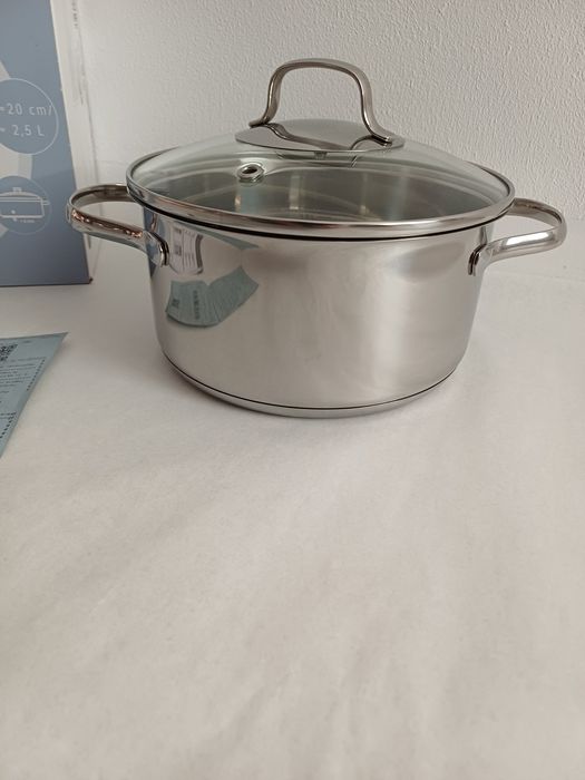 Чисто нова тенджера 20 см. 2.5 л.