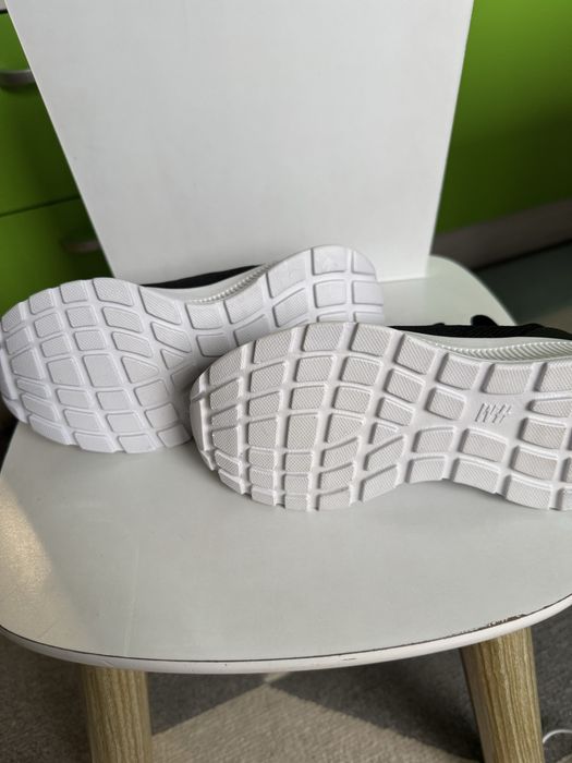 Пантофи и маратонки за момче размер 26