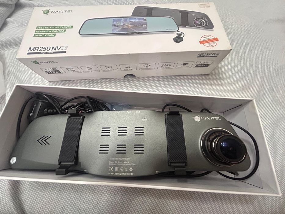 Видеорегистратор + камера заднего вида Navitel на авто