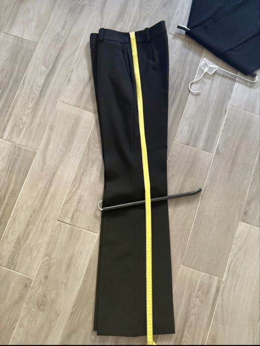 Pantaloni BOSS de la 1200 lei la 500 lei