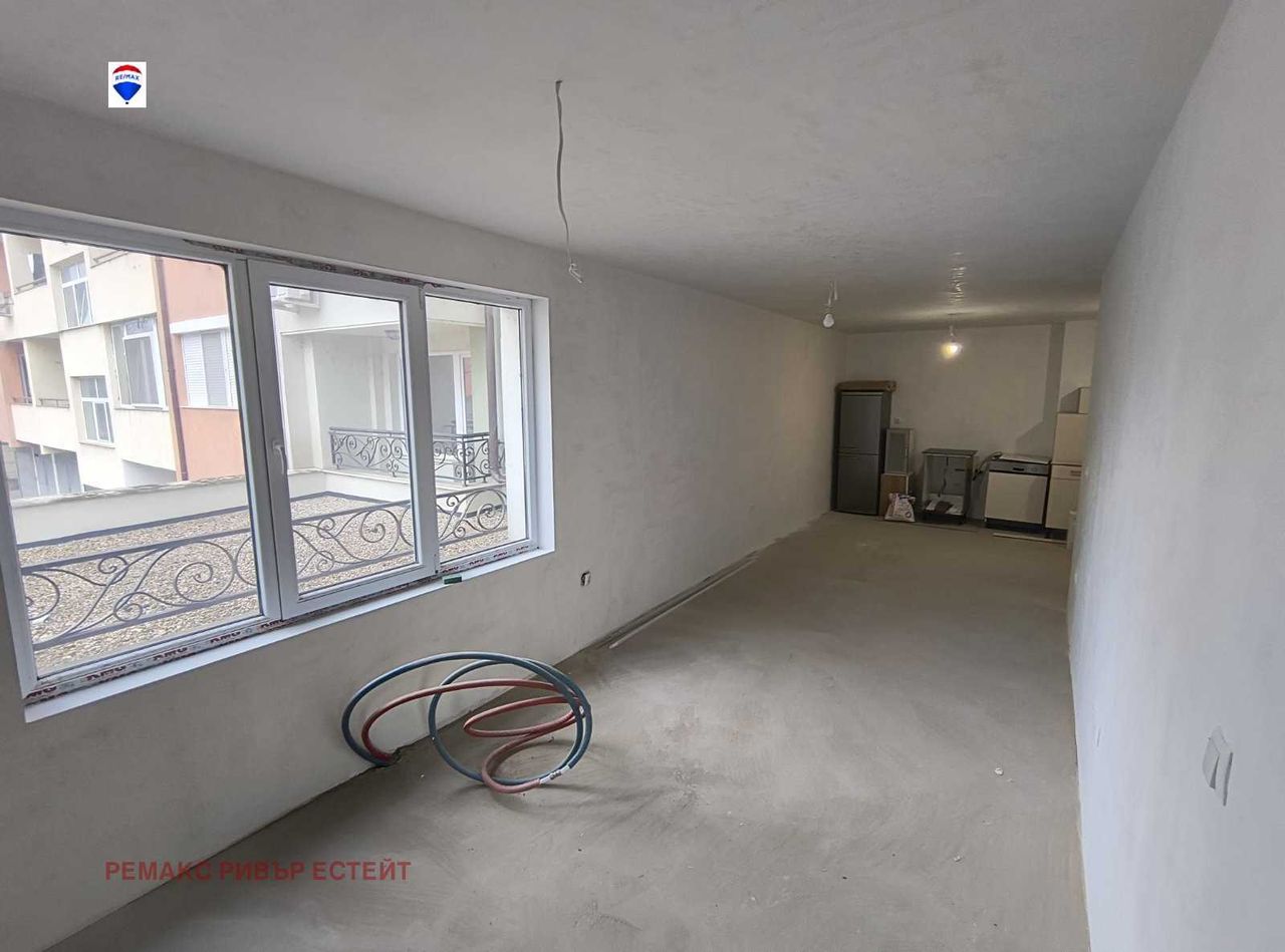 Продава се Тристаен апартамент в Русе, Център - 120 кв.м за 1541 €/кв.м - Снимка #1
