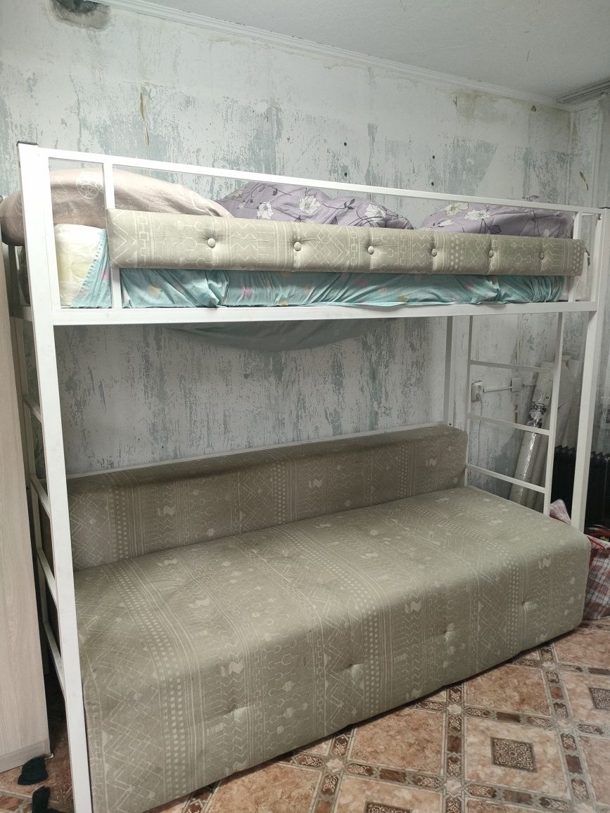 Продаю двухярусную кровать