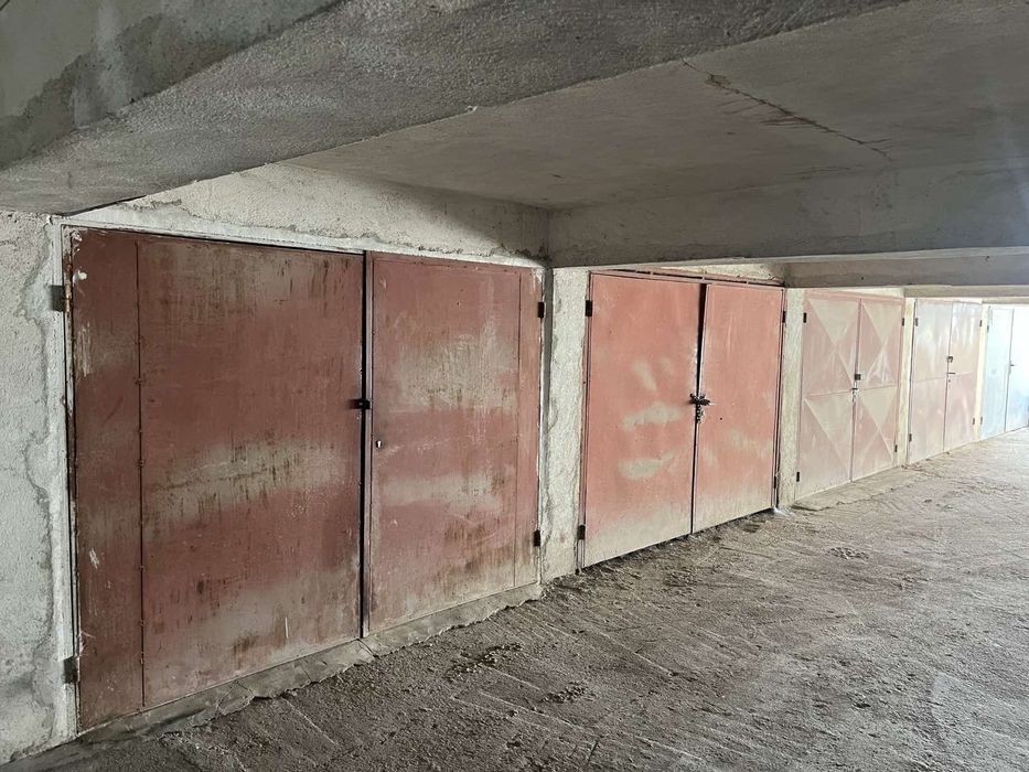 Надземен тухлен гараж