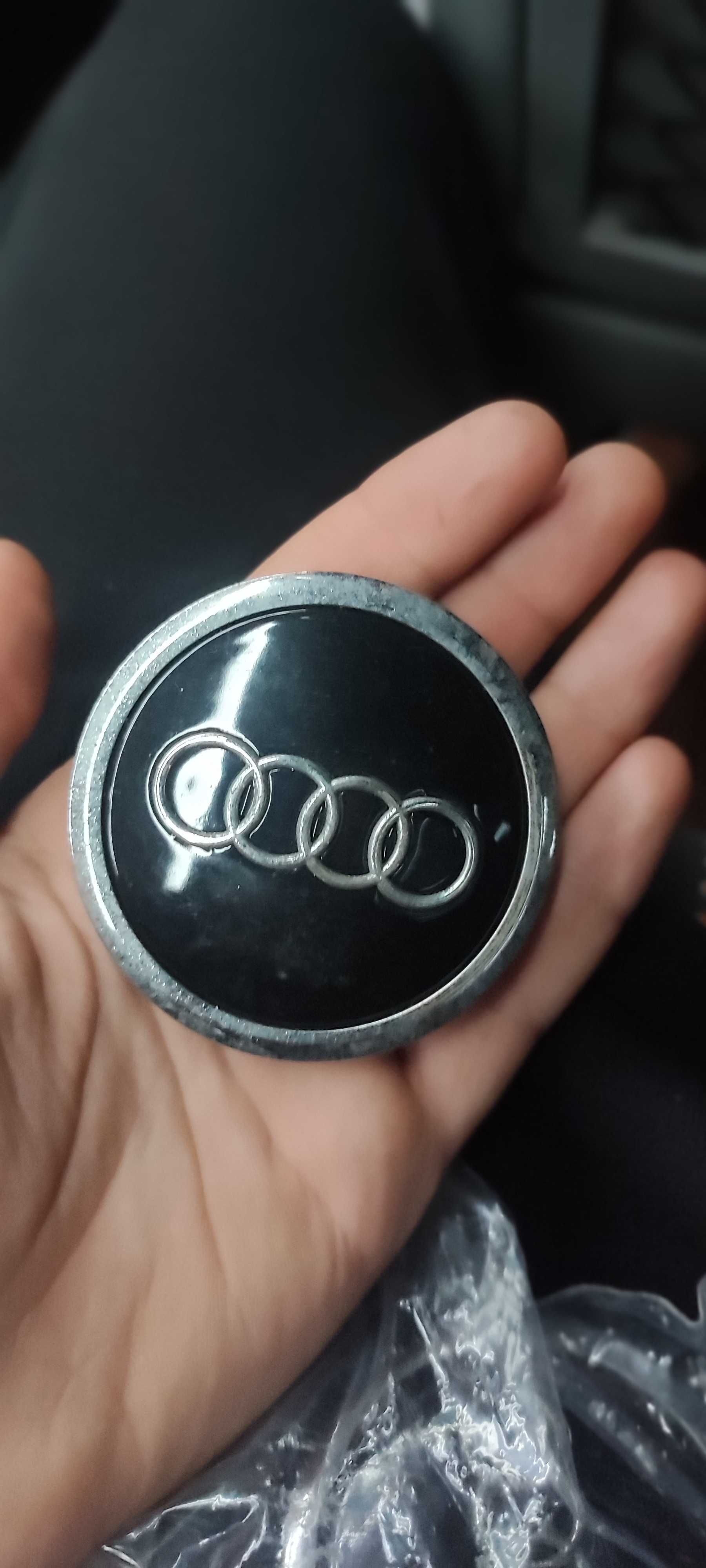 Vând capace pentru jante Audi