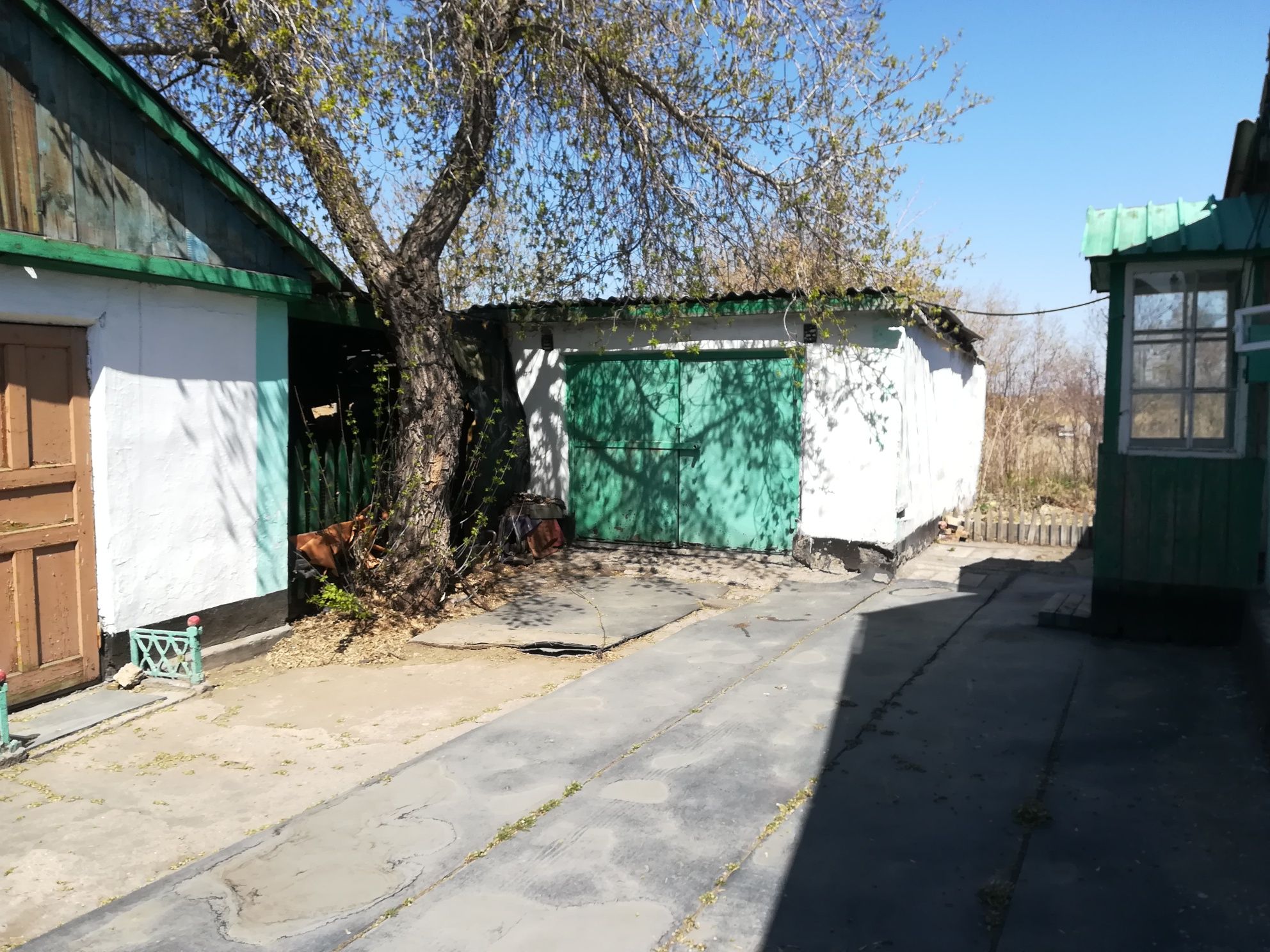 Продаётся дом в посёлке Долинка.