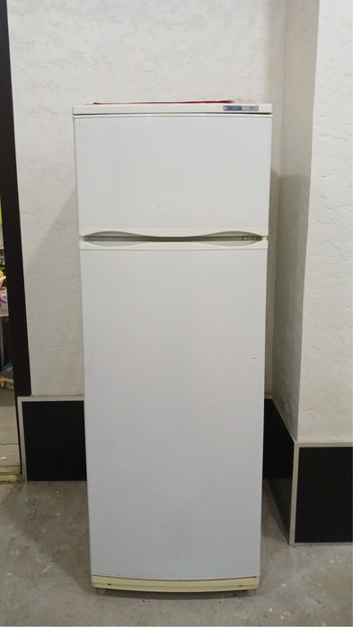 Холодильник бу сотилади