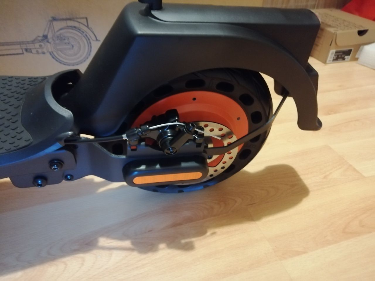 Чисто нова електрическа тротинетка QMWHEEL H10 500W 12.5Ah с ам