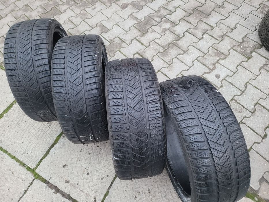 4anvelope de iarnă 235/35/19 Pirelli Sottozero 3.