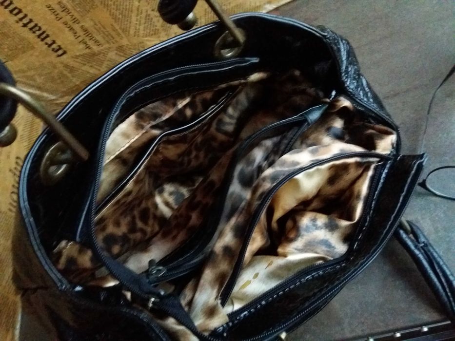 дамска черна чанта,лачена-естествена кожа/ЛАК/