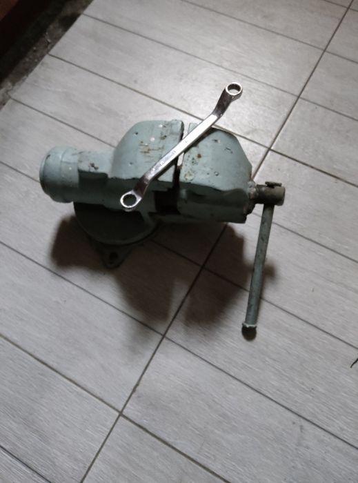 Продам тиски в отличном состоянии