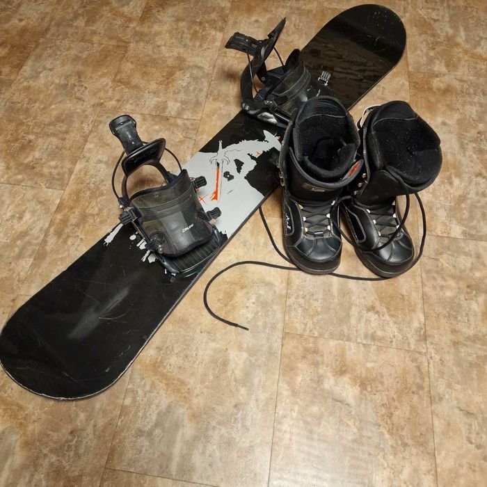 De vânzare ,placă Snowboard Nitro  Punischer .150 /30 cm+ Boots 44.