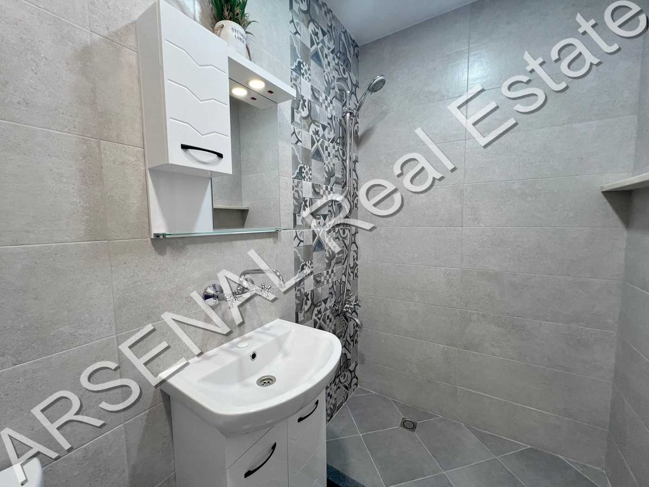 Дава се под наем Двустаен апартамент в София, Център - 95 кв.м за 480 € - Снимка #6