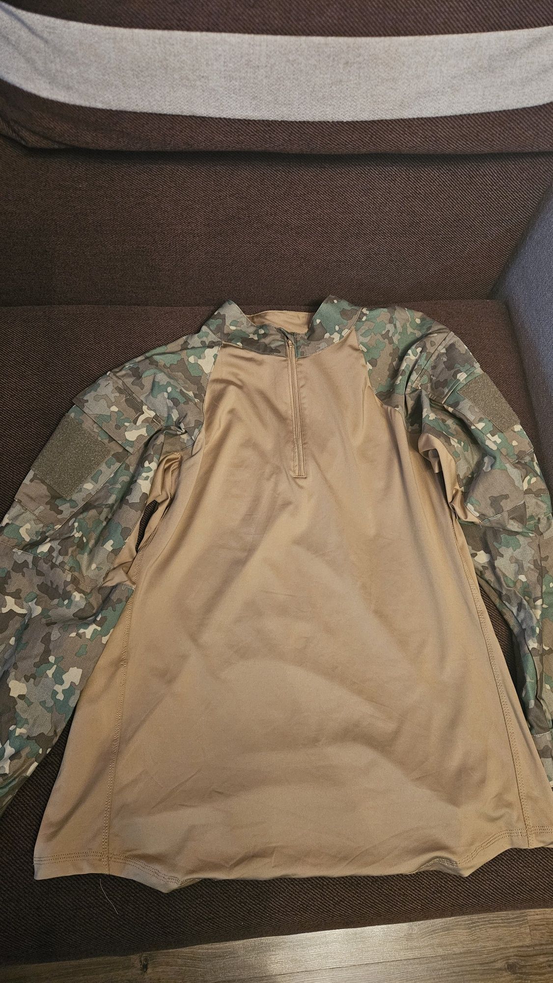 Tricouri si bocanci militari