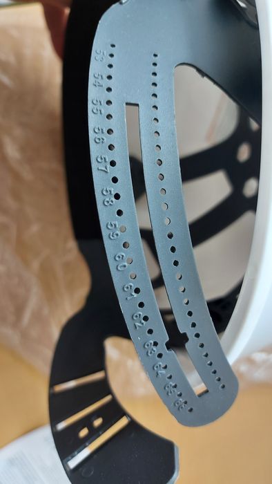 Каска за работа на височина и спортно катерене