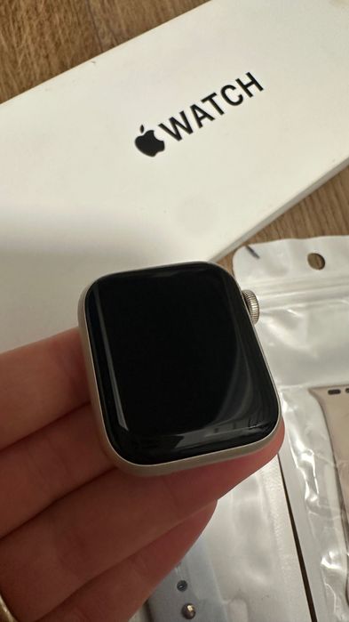 Apple Watch SE, Carcasa starlight, Aluminium 40 mm
