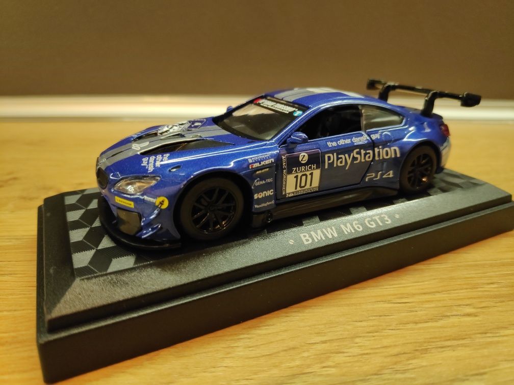 Умалени модели на състезателни коли BMW M6 Bentley Lamborghini 1:43