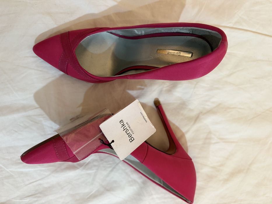 Toti pantofi la 100 de lei perechea , sunt noi sau ca si noi .