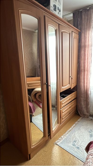 отдам даром шкаф для спальний( есть минусы, но можно сделать)